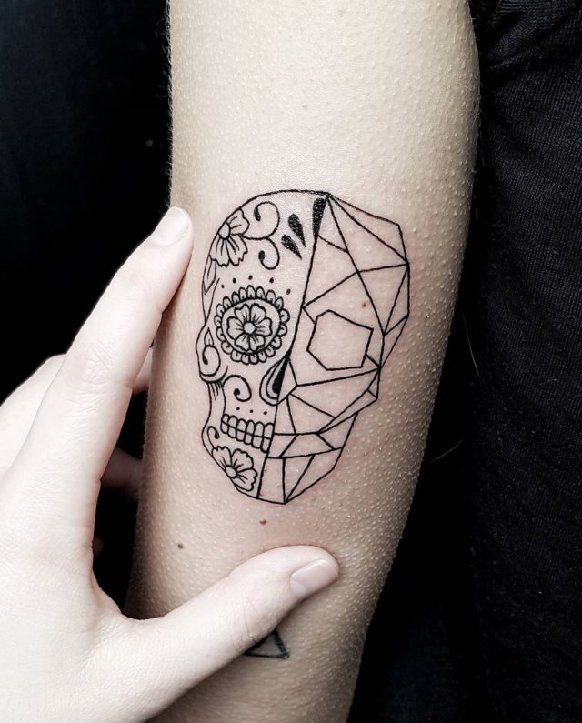 tattoo femenino estilo geometrico 37