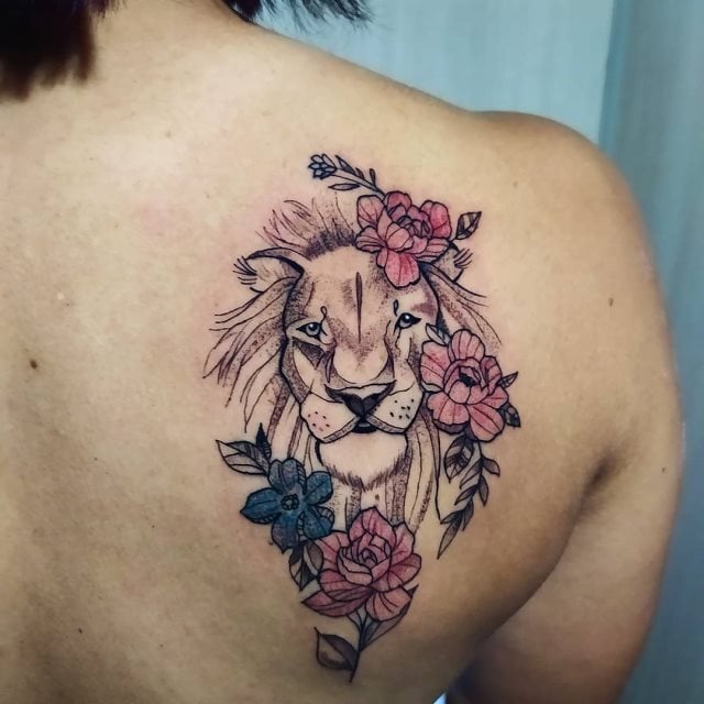 tattoo femenino leon para la espalda 10