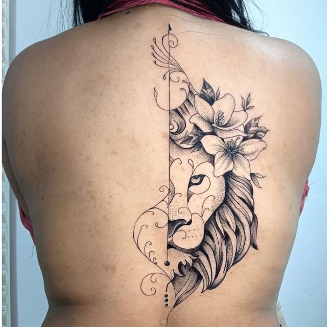 tattoo femenino leon para la espalda 17