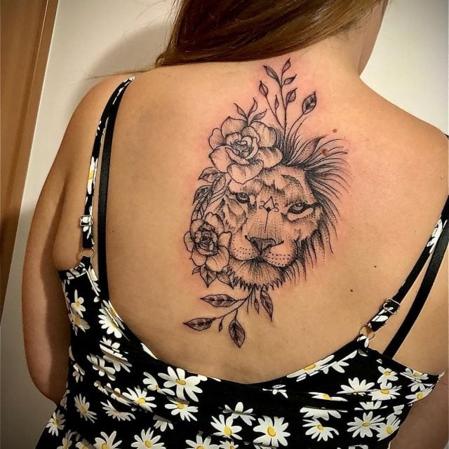 tattoo femenino leon para la espalda 19