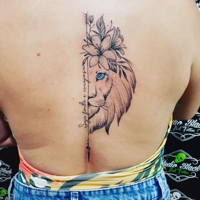 tattoo femenino leon para la espalda 23