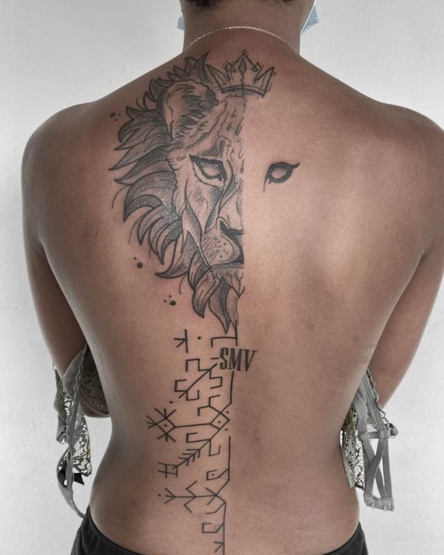 tattoo femenino leon para la espalda 25