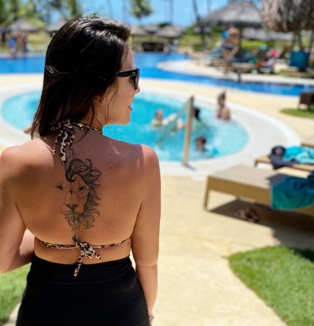 tattoo femenino leon para la espalda 28