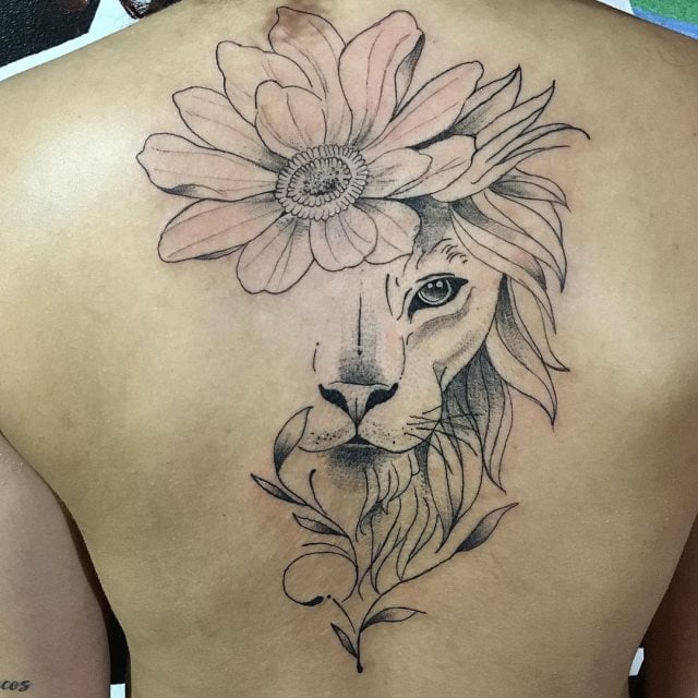 tattoo femenino leon para la espalda 37