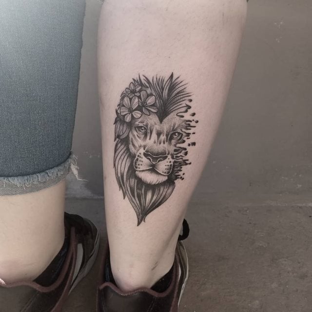 tattoo femenino leon para la pierna 01