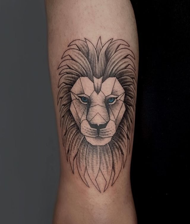 tattoo femenino leon para la pierna 04