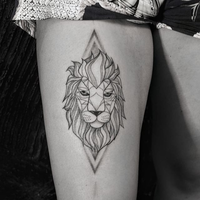 tattoo femenino leon para la pierna 14