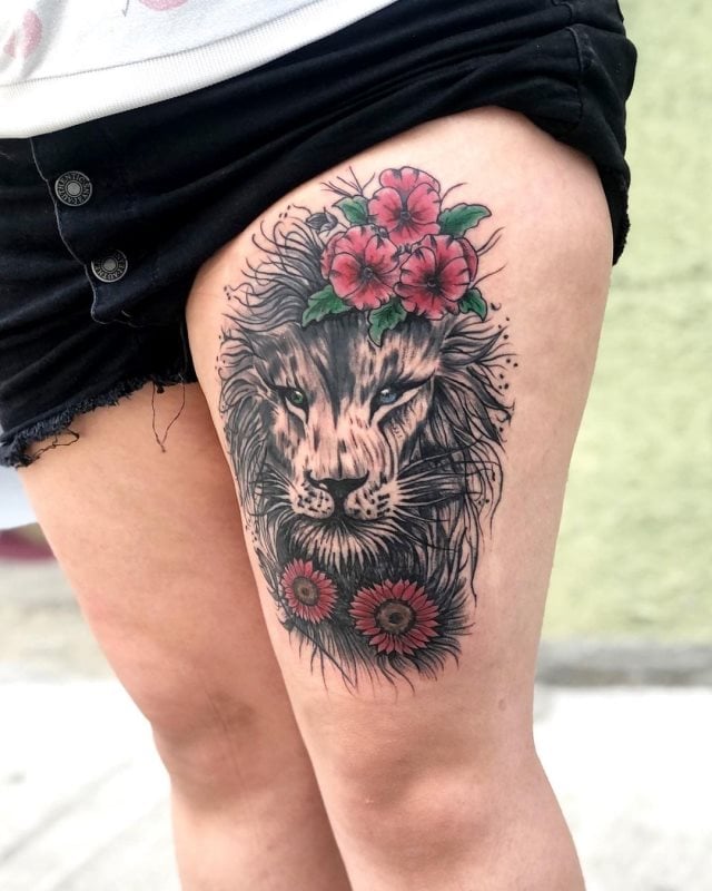 tattoo femenino leon para la pierna 16