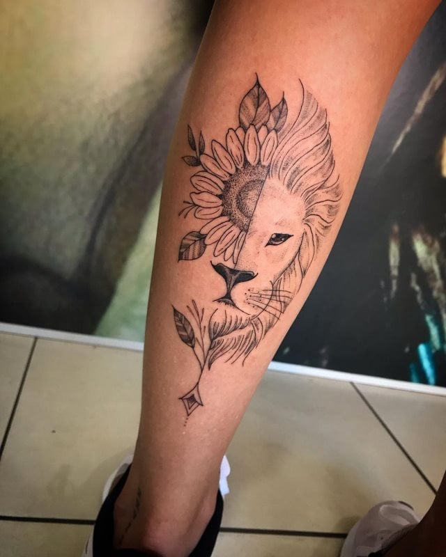 tattoo femenino leon para la pierna 19