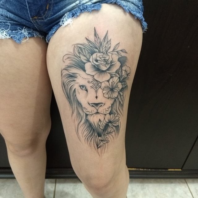 tattoo femenino leon para la pierna 30