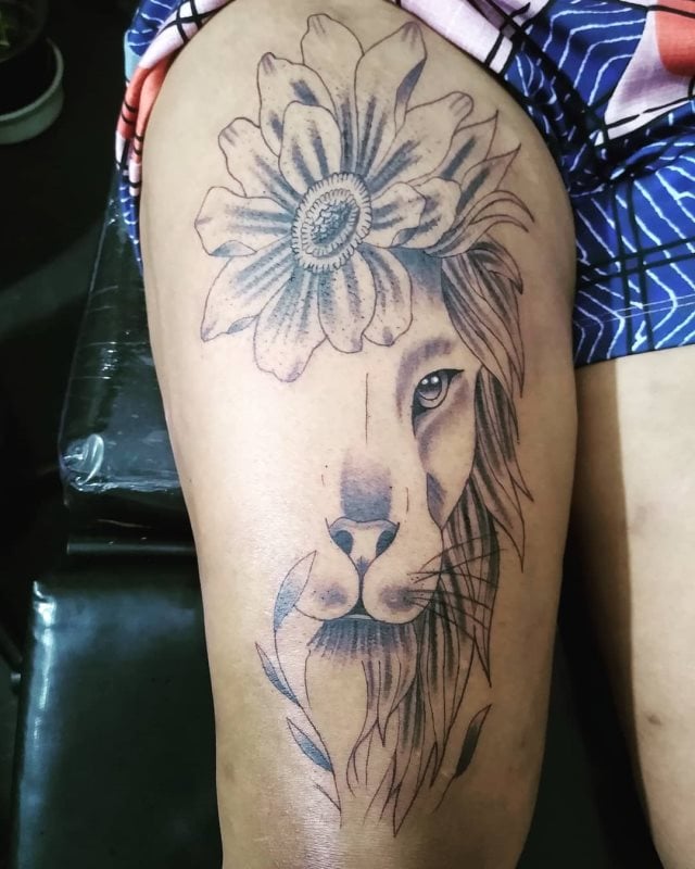 tattoo femenino leon para la pierna 31