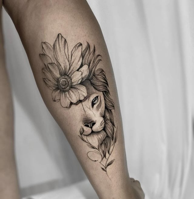 tattoo femenino leon para la pierna 35