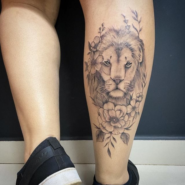 tattoo femenino leon para la pierna 36