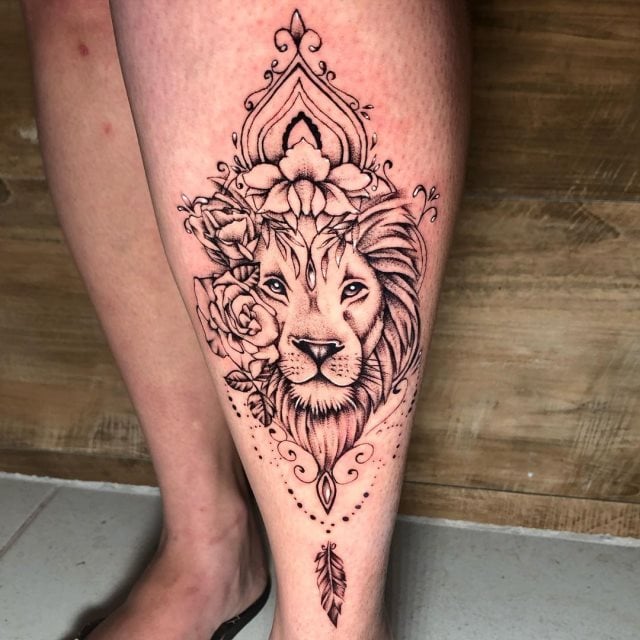 tattoo femenino leon para la pierna 38
