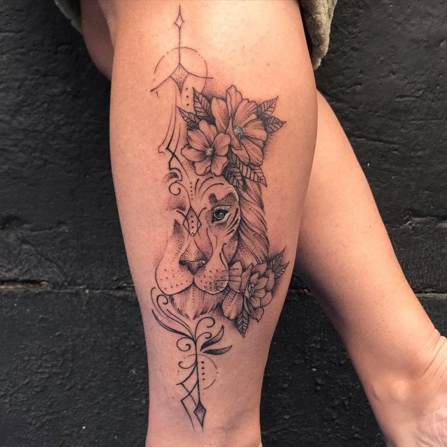 tattoo femenino leon para la pierna 48