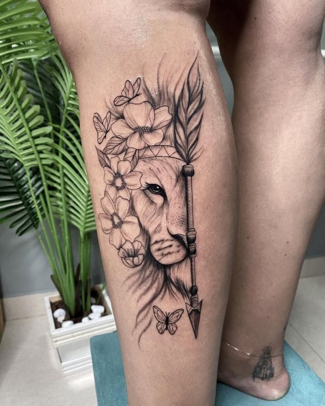 tattoo femenino leon para la pierna 49