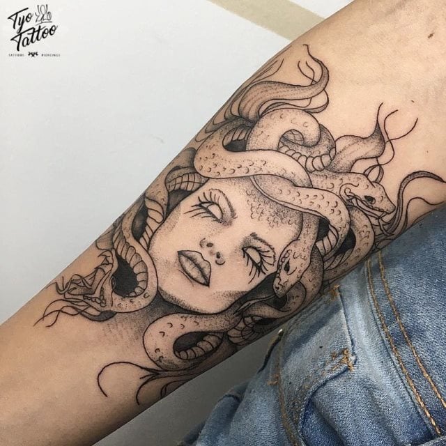 tattoo femenino medusa 03