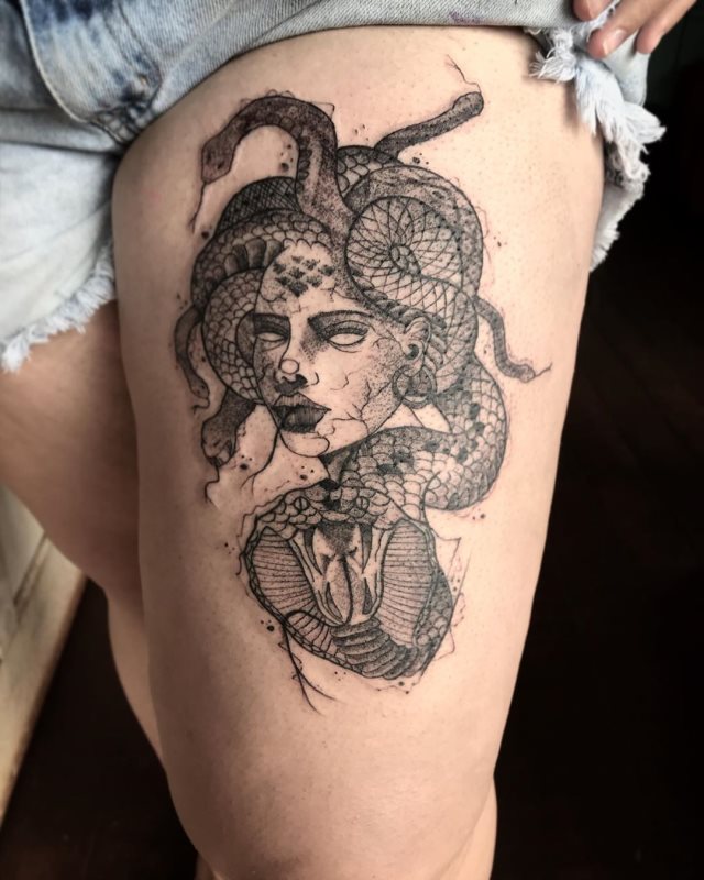 tattoo femenino medusa 10