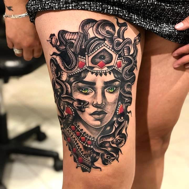 tattoo femenino medusa 23