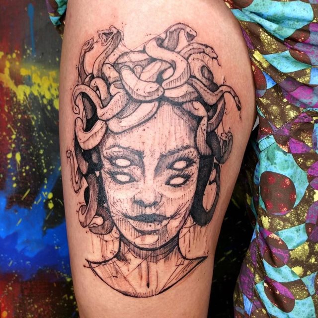 tattoo femenino medusa 24