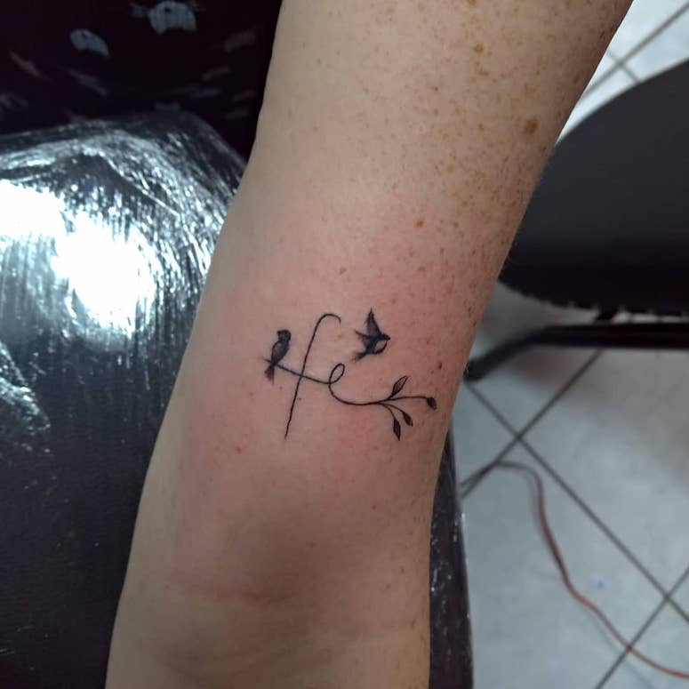 tattoo femenino minimalista 29