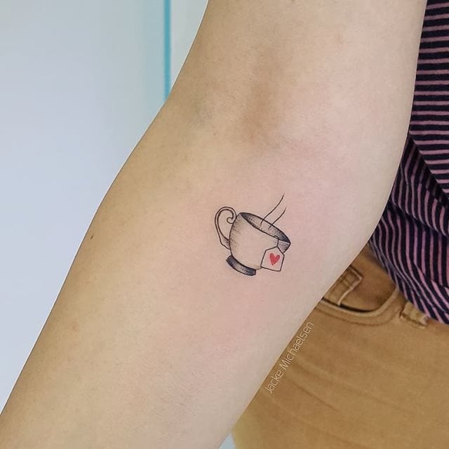 tattoo femenino minimalista 37