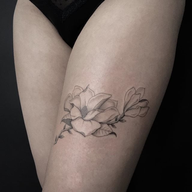 tattoo femenino para el muslo 120