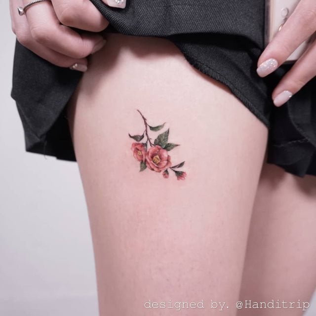tattoo femenino para el muslo 15