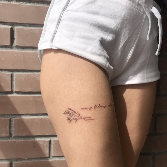 tattoo femenino para el muslo 25