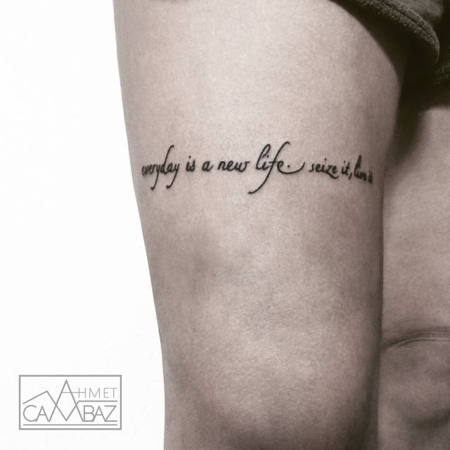 tattoo femenino para el muslo 50