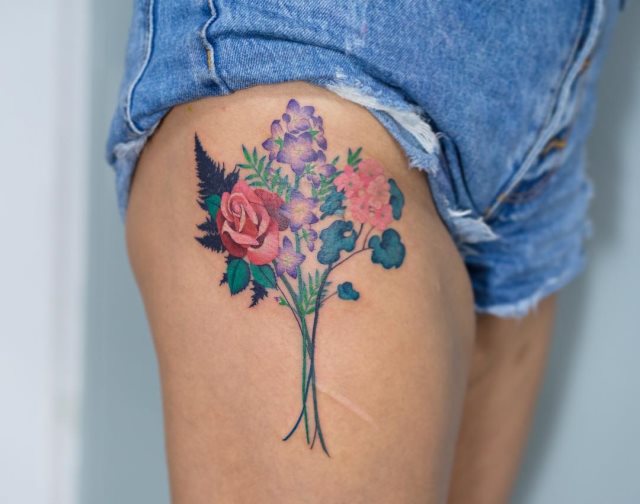 tattoo femenino para el muslo 65