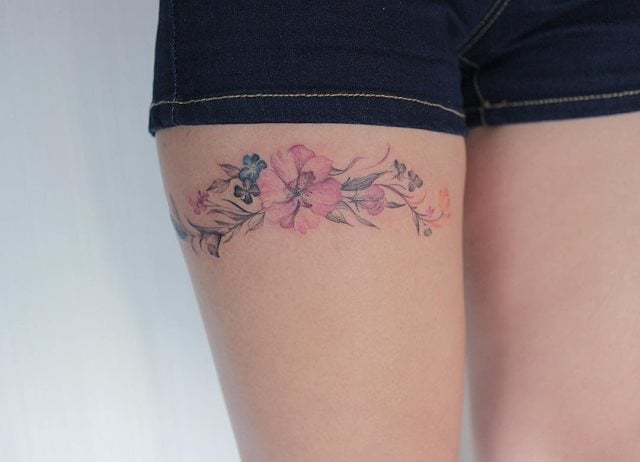 tattoo femenino para el muslo 89