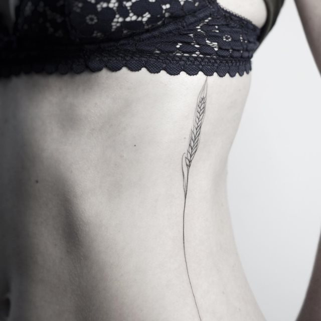 tattoo femenino para la cintura 02