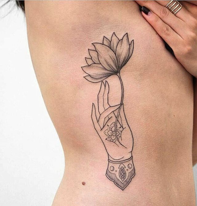 tattoo femenino para la cintura 16