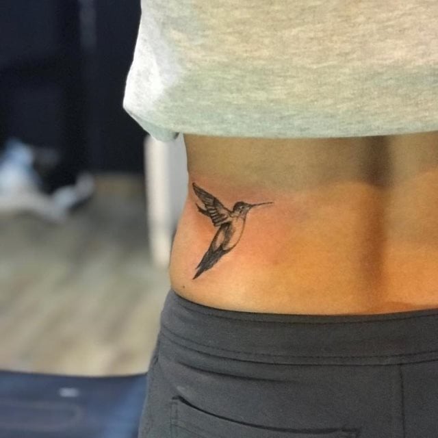 tattoo femenino para la cintura 21