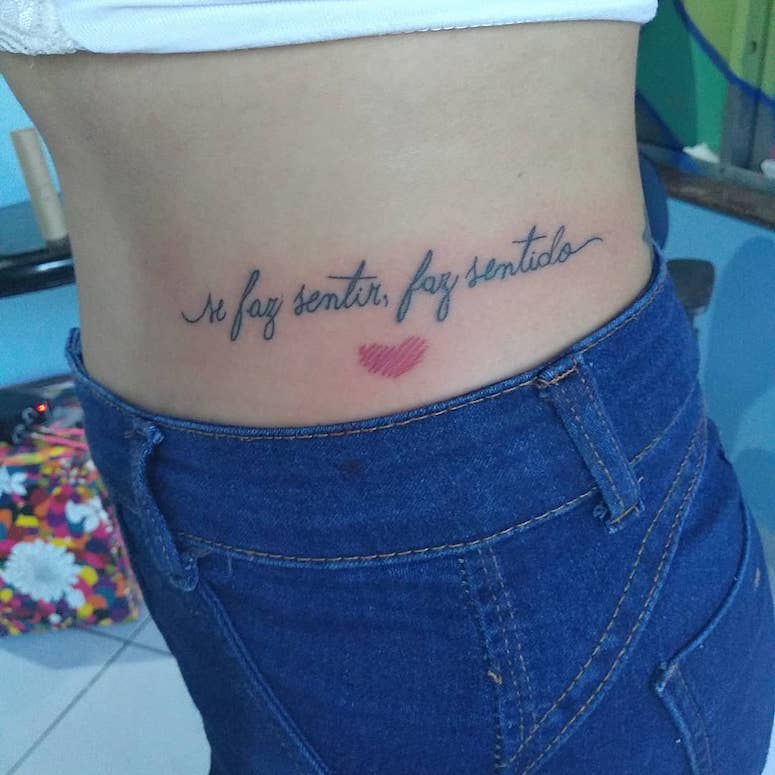 tattoo femenino para la cintura 37