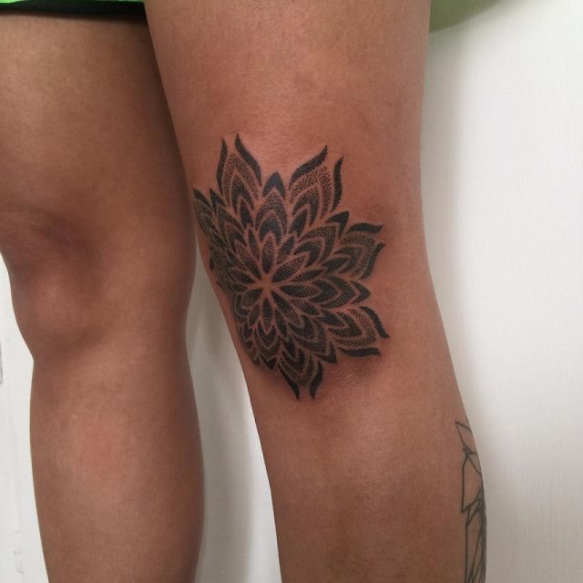 tattoo femenino para la rodilla 22