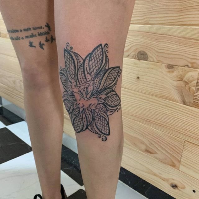 tattoo femenino para la rodilla 42