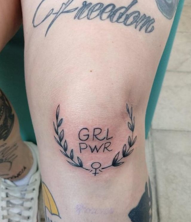 tattoo femenino para la rodilla 43