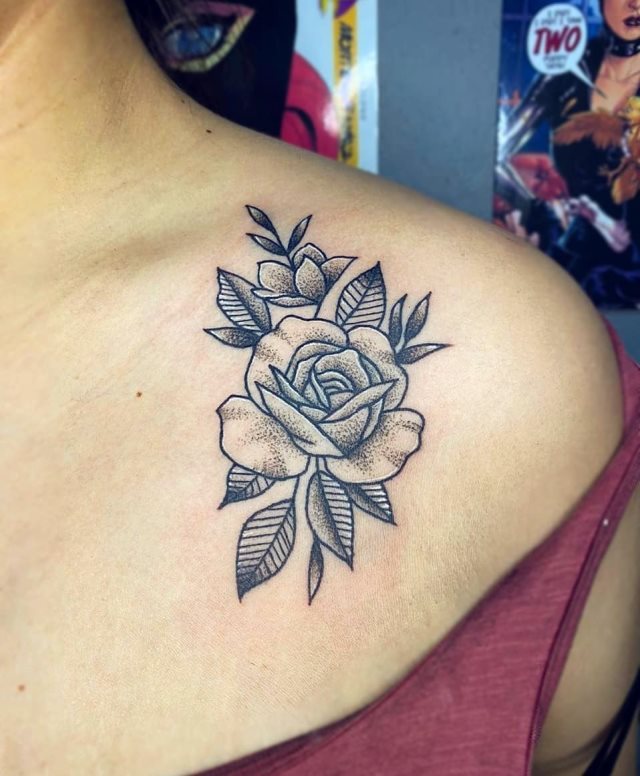 tattoo femenino pequeno rosa 04