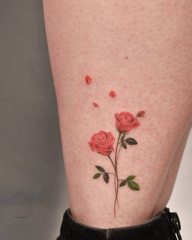 tattoo femenino pequeno rosa 06