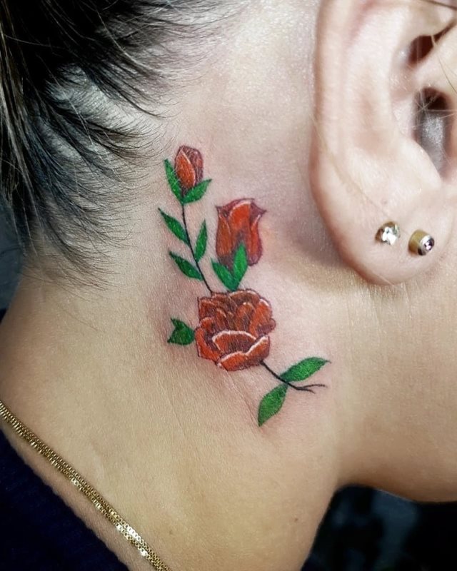 tattoo femenino pequeno rosa 19