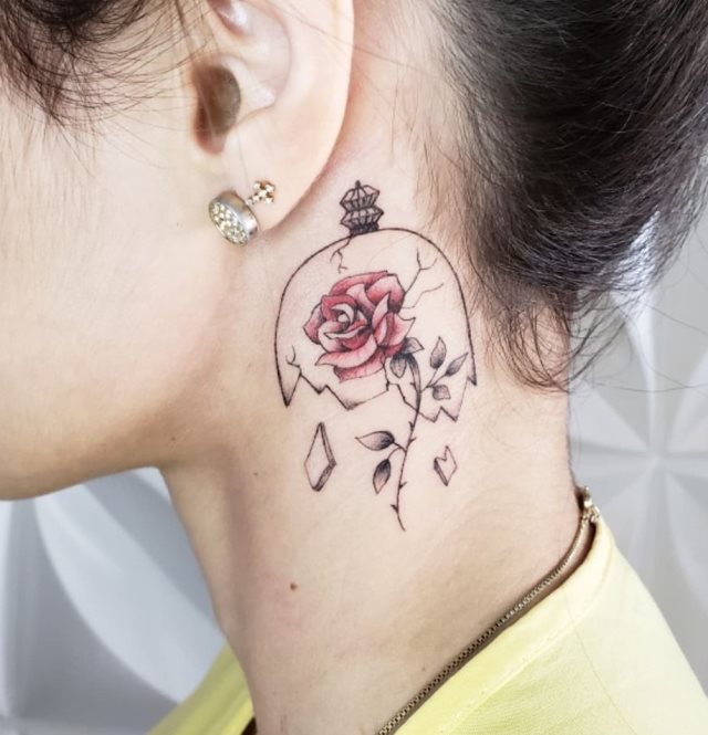 tattoo femenino pequeno rosa 21