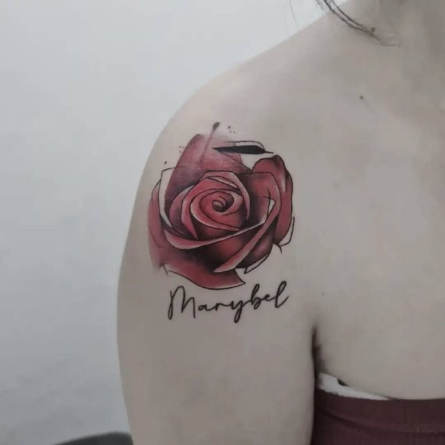 tattoo femenino pequeno rosa 46