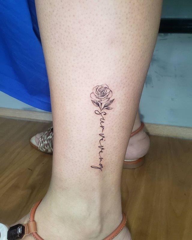 tattoo femenino pequeno rosa 60