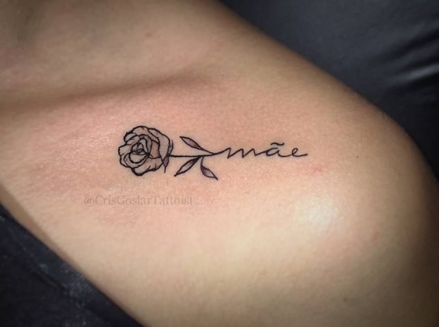 tattoo femenino pequeno rosa 65