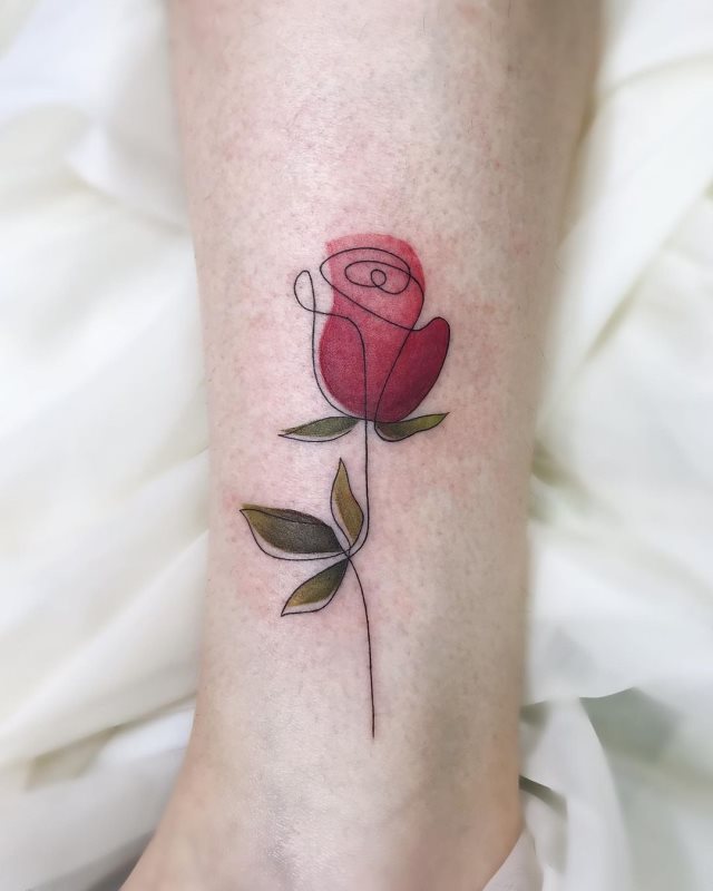 tattoo femenino pequeno rosa 70