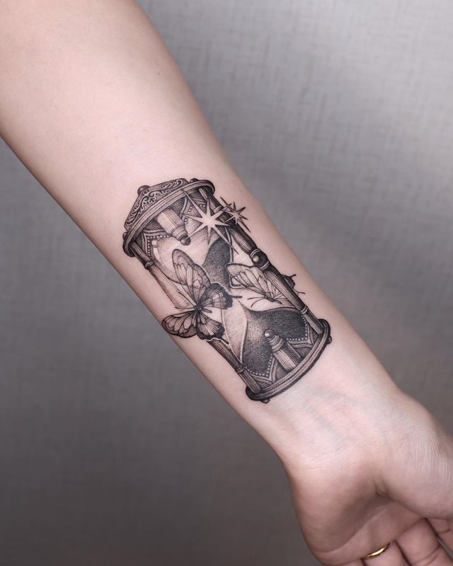 tattoo femenino reloj de arena 06
