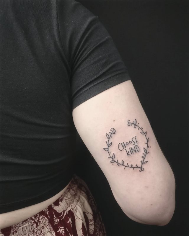 tattoo femenino trazos lineas finas 09