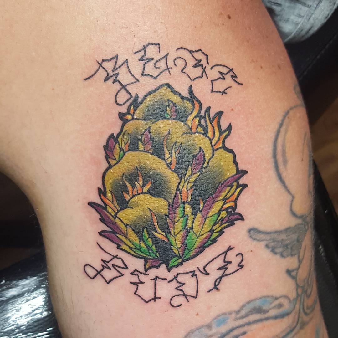 tatuaje cannabis140